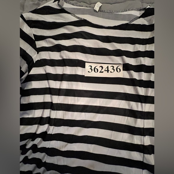 Convict/prisoner/jail/incarcerated Halloween Costume - Picture 3 of 9